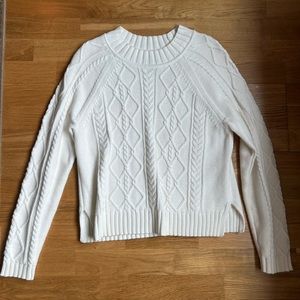 GAP WHITE CABLE KNIT SWEATER